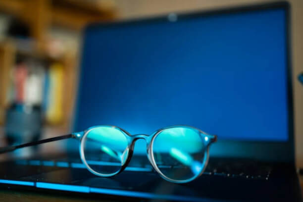 Can blue light glasses protect your vision？