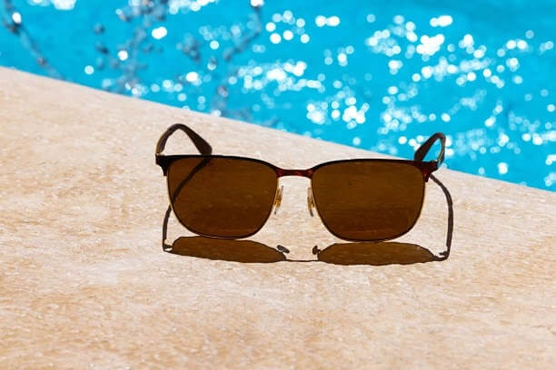 Polarized vs. Non-Polarized Sunglasses: Which One is Right for You?