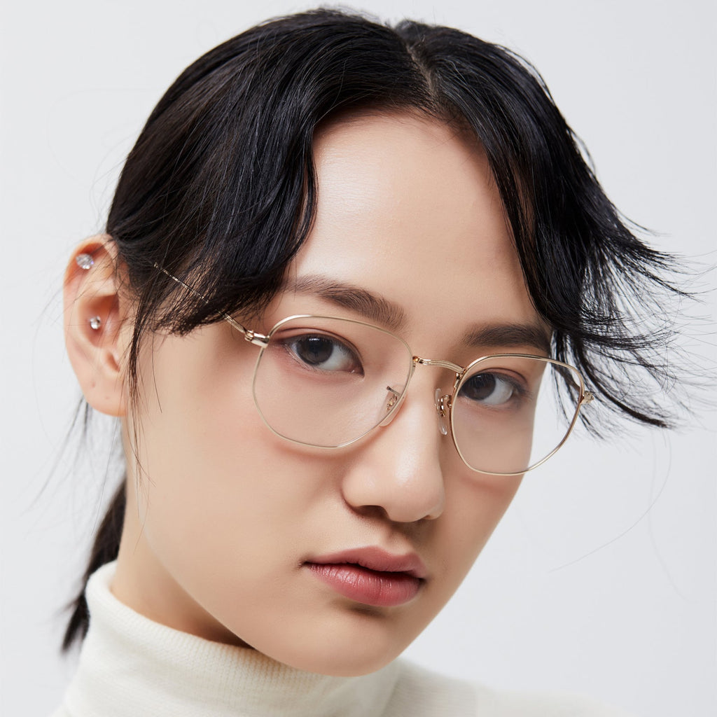 Transparent eyewear lenses